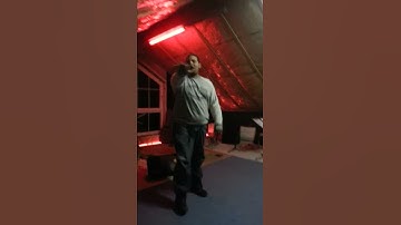 Tanzbär (Hip Hoper tanzt auf electro/ house)