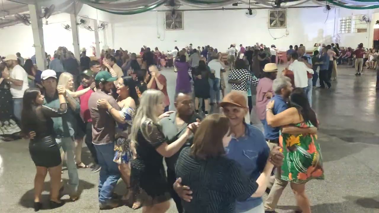 Baile CCI Umuarama com Anjos do Baile