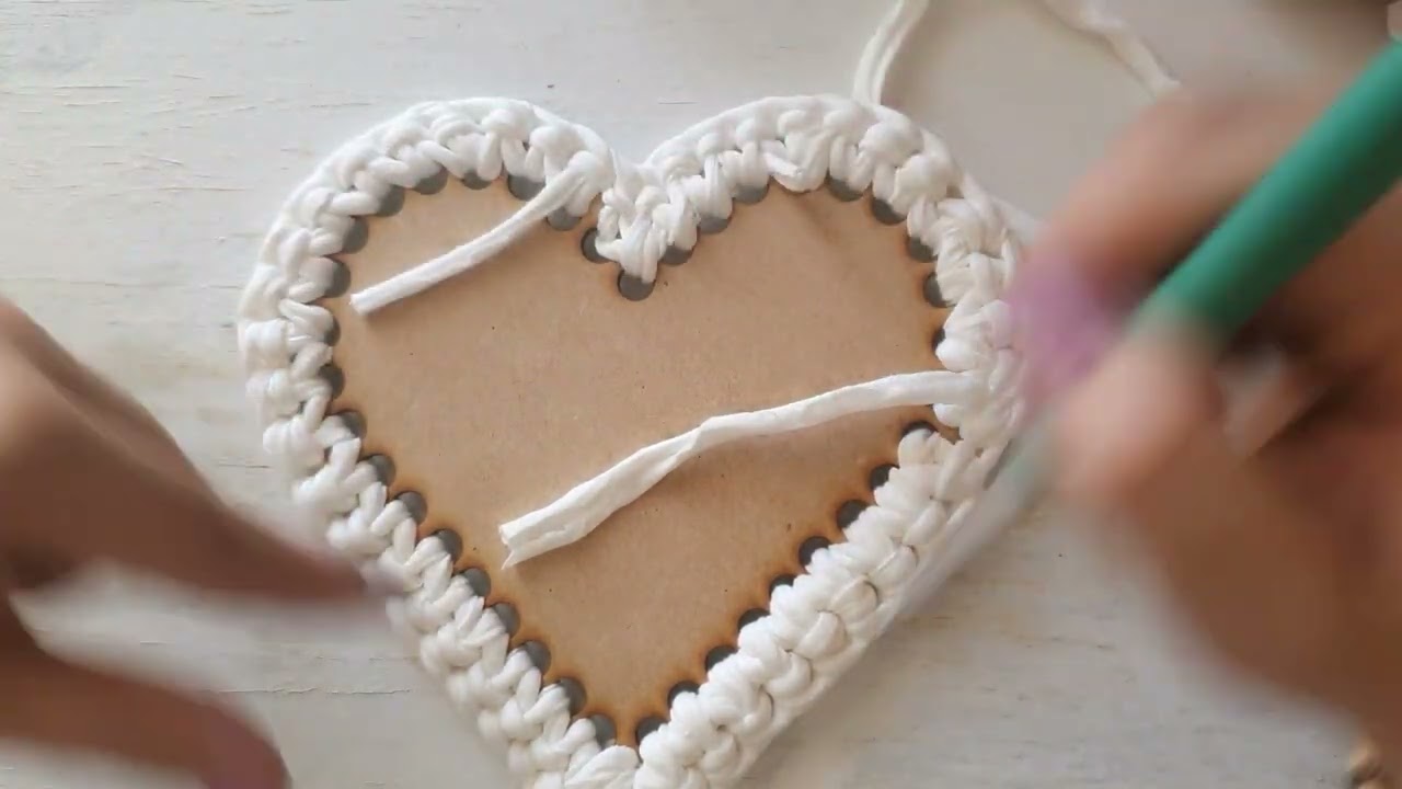 Cesto a trapillo! con base de MDF Corazón!!