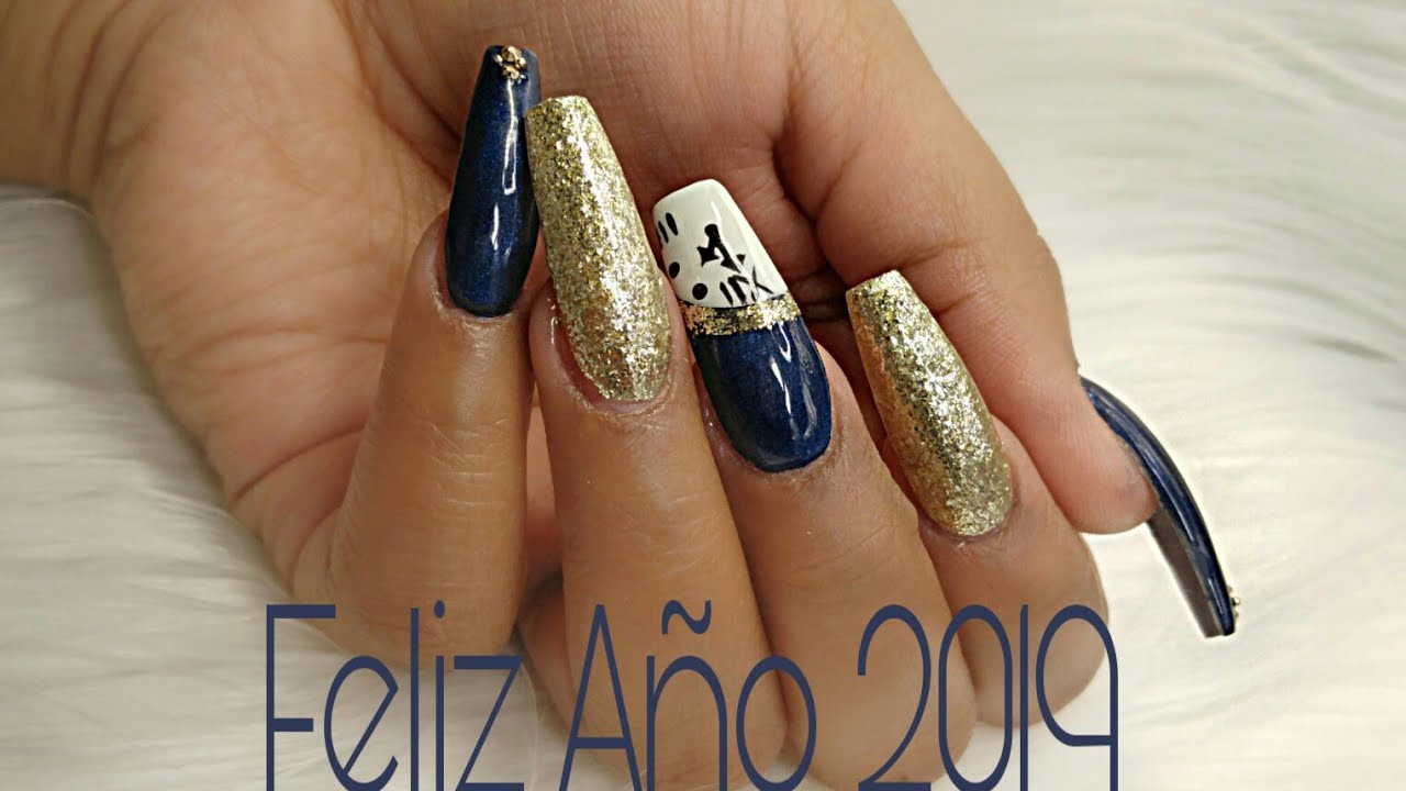 Uñas en tono azul con dorado/para año nuevo 2019 - thptnganamst.edu.vn