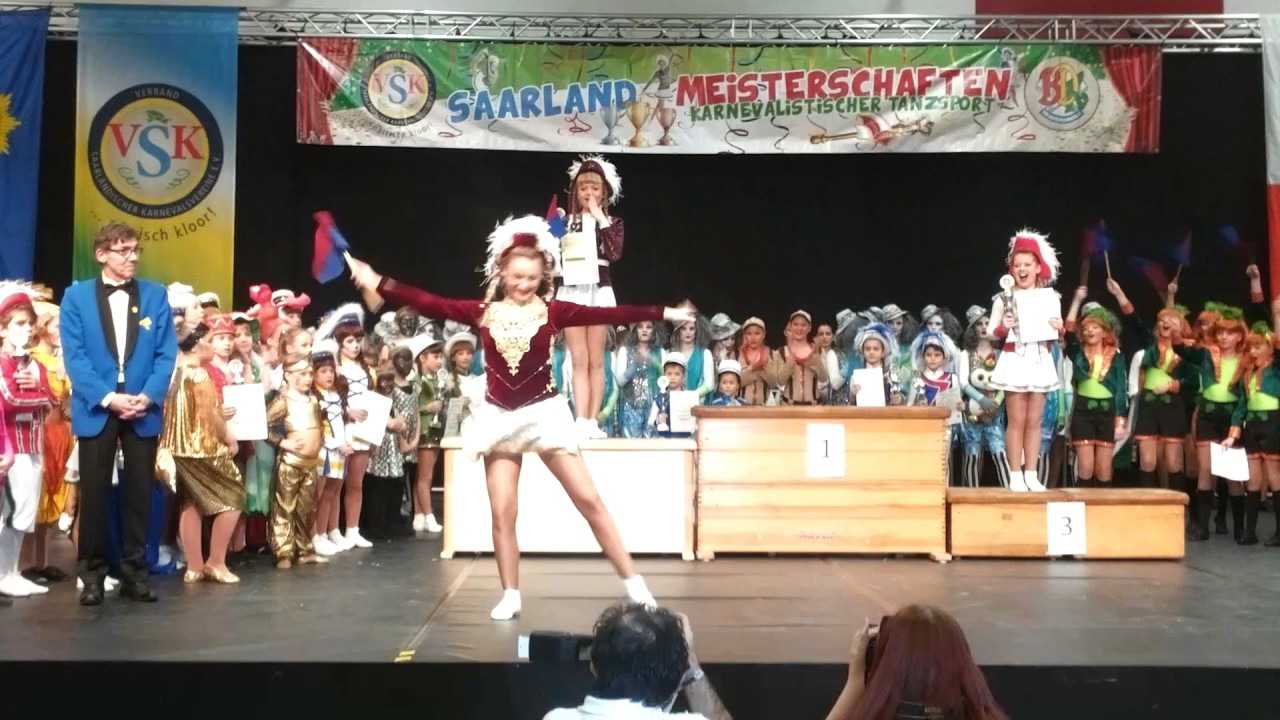 Siegerehrung Saarlandmeiterschaft 2016. Die Junioren Tanzmariechen der Faasend Rebellen.