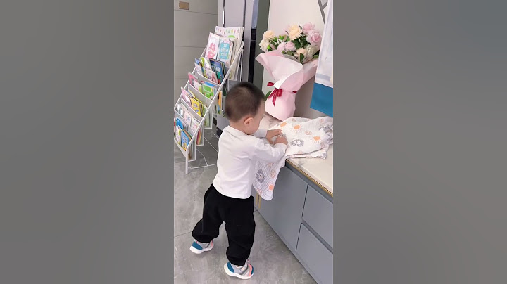 妈妈本想测试一下儿子会不会给自己盖被子，没想到他的行为这么暖心！#funny#萌娃#cute