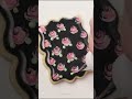 How I decorated a cookie with royal icing wet on wet flowers