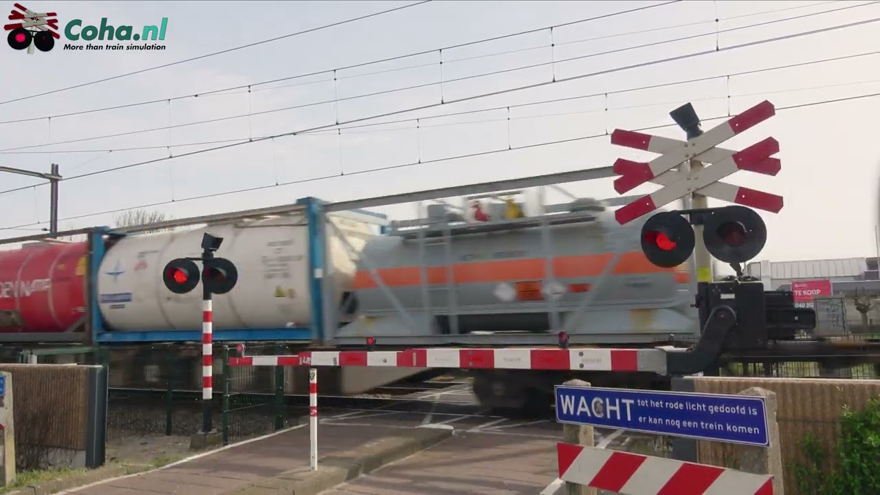 Spoorwegovergang Deurne 😍4K😍 // Dutch railroad crossing