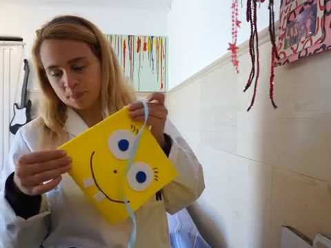 Hacer bolso de bob esponja de foamy goma eva. Manualidades con niños