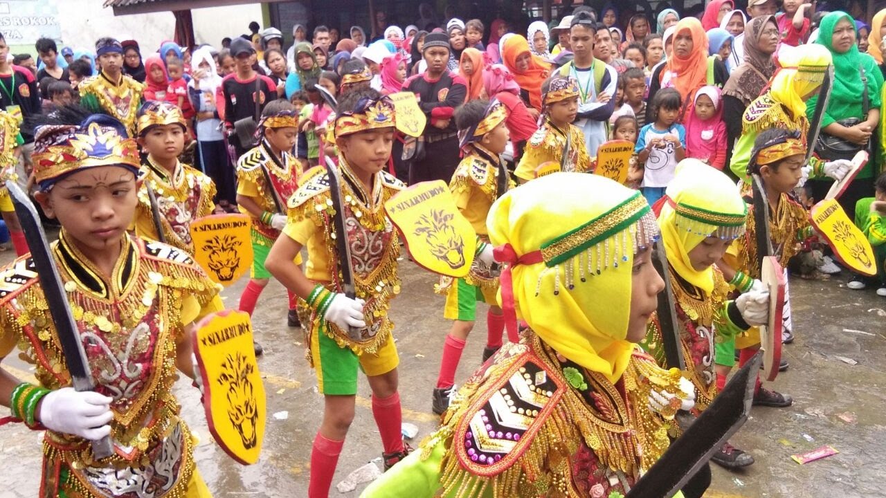 Kubro Siswo ''Sinar Mudo'' - YouTube