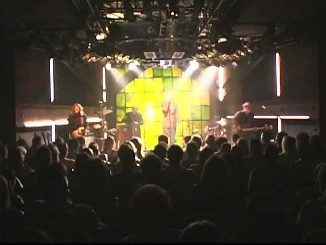 Παρακολούθηση Knockout Drops - Pilot Light (From the show Escape From Bellevue) στο YouTube Παρακολούθηση Knockout Drops - Pilot Light (From the show Escape From Bellevue) στο YouTube