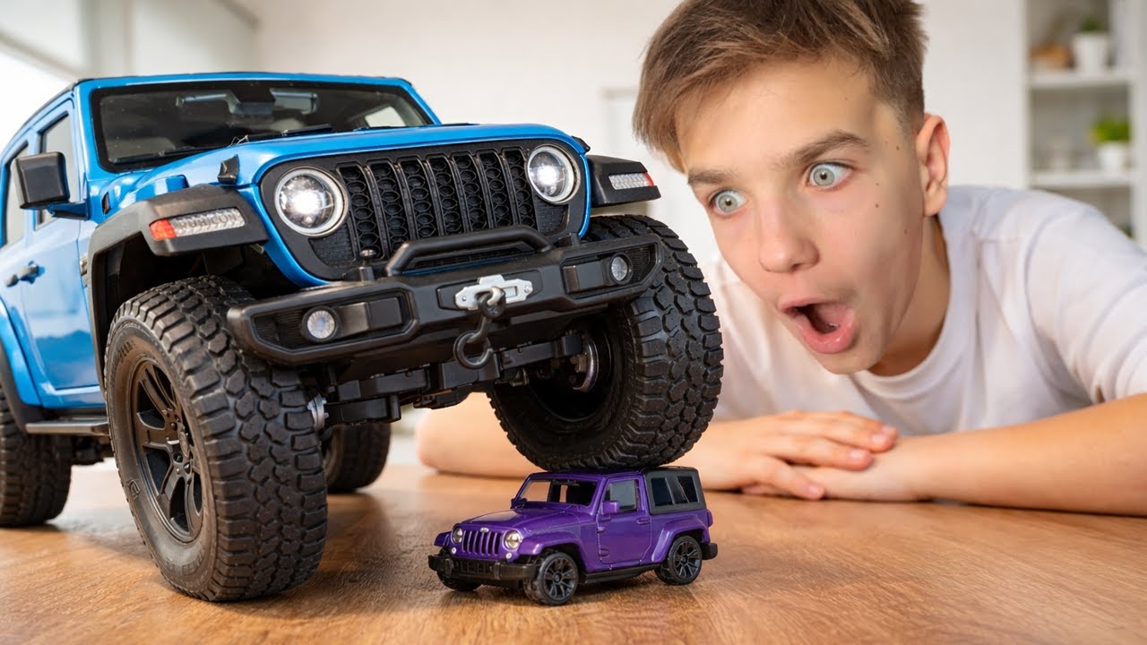 Марк и маленькие машинки со своими более крупными копиями в масштабе 