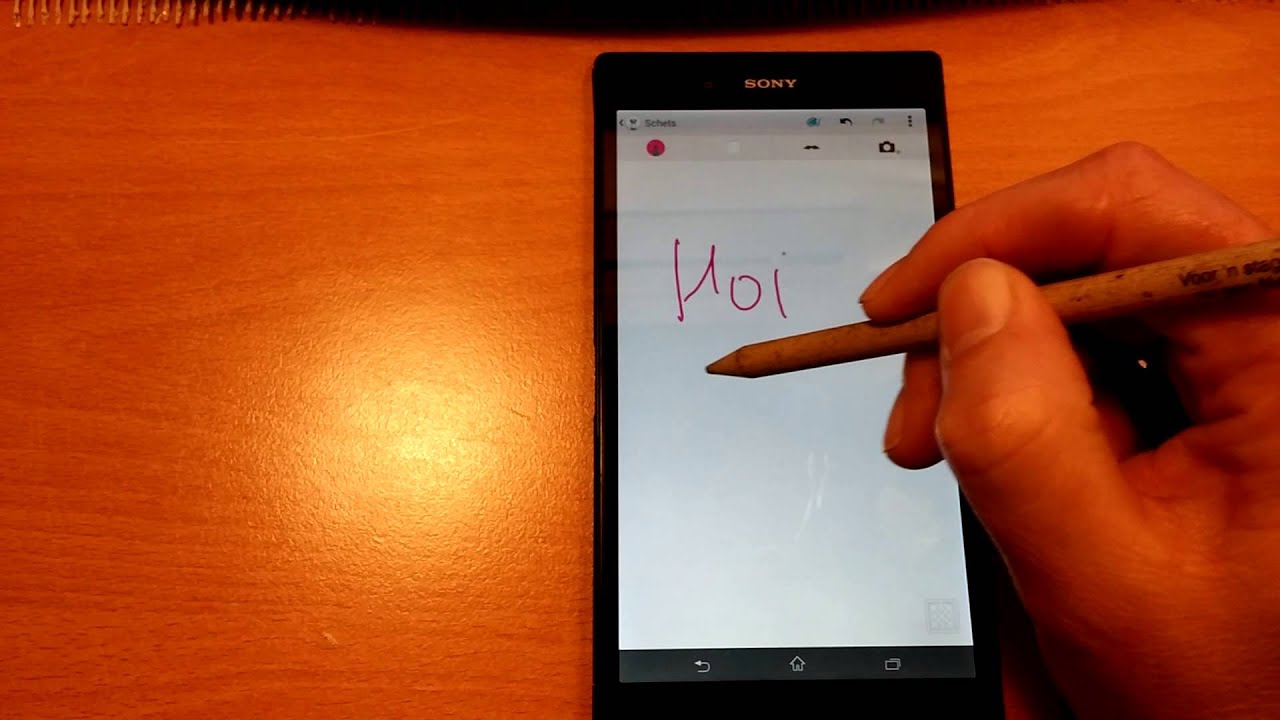 Sony Xperia Z Ultra met een potlood bedienen.