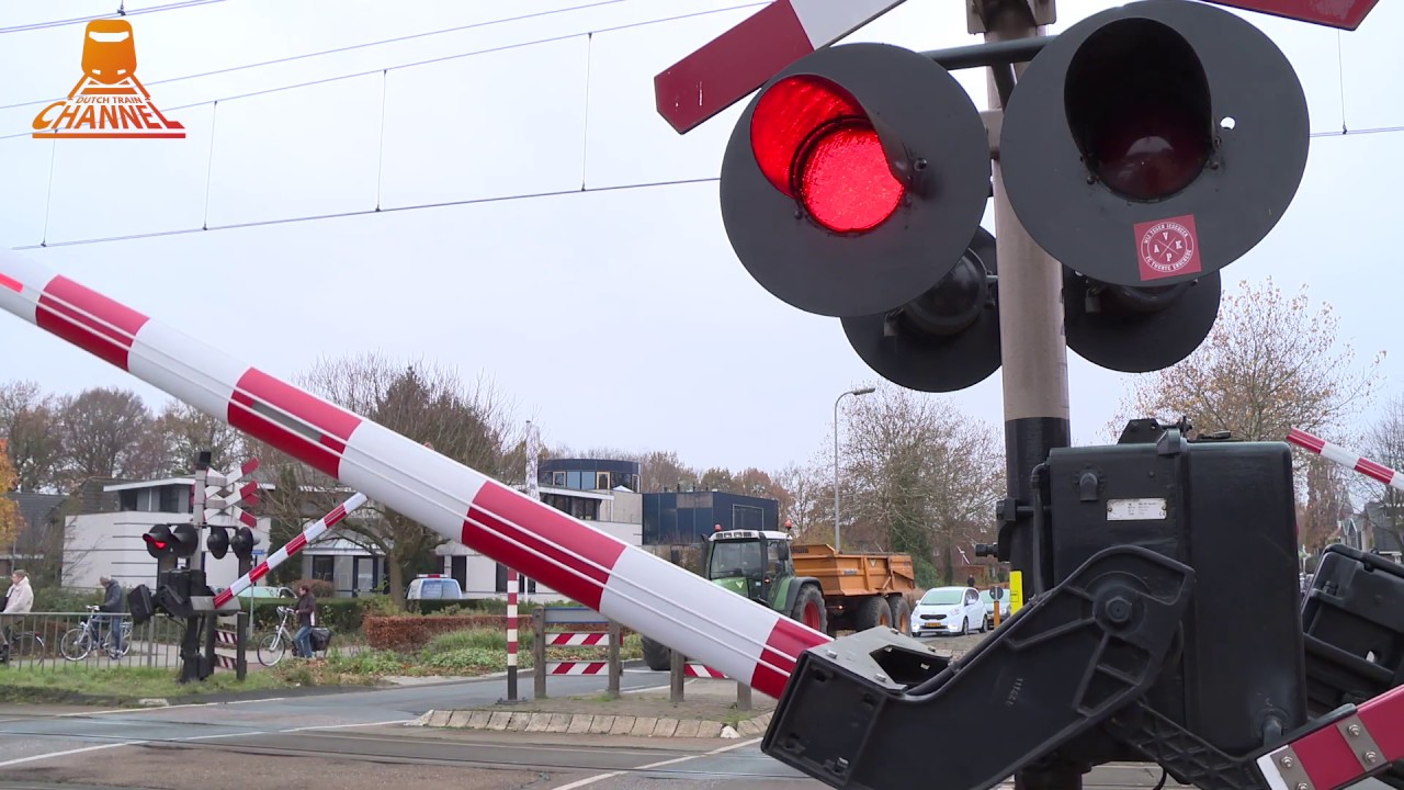 DUTCH RAILROAD CROSSING - Borne - Parallelweg