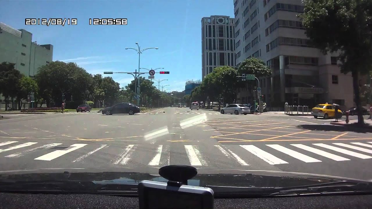 台北市中正區愛國西路車禍 Youtube
