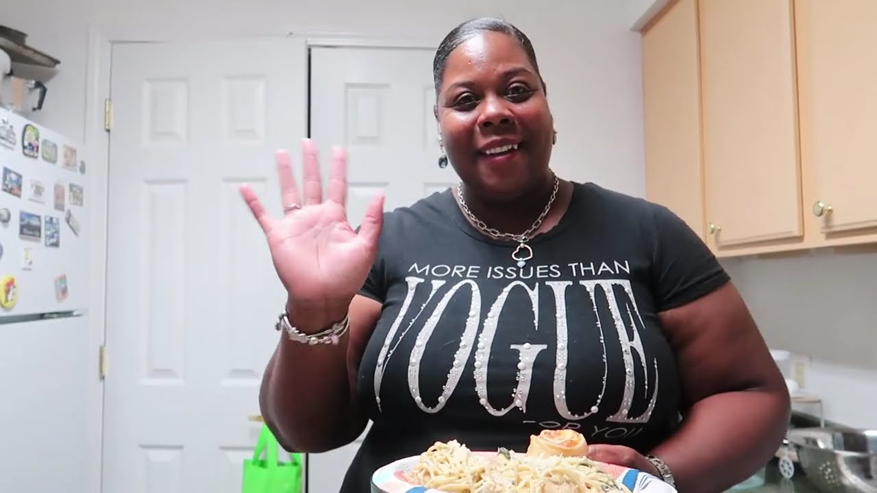 Chicken Spinach Alfredo Pasta & Garlic Butter Rolls Easy & Delicious Recipe!