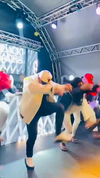 Mthandeni SK King igcokama Elisha performing Paris and Gucci Live #trending #music #maskandi