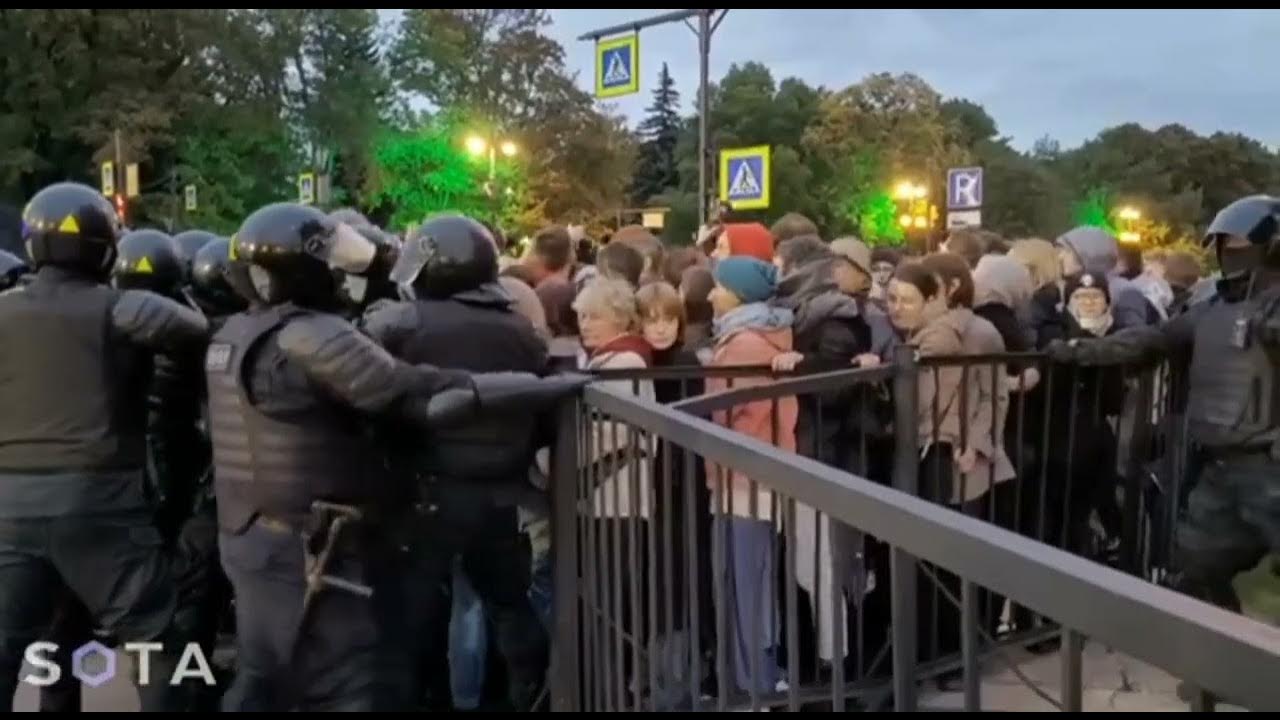 протесты в россии. митинг в спб. митинг в питере 24 сентября 2022. мобилизация после выборов 24. сенная площадь митинг.