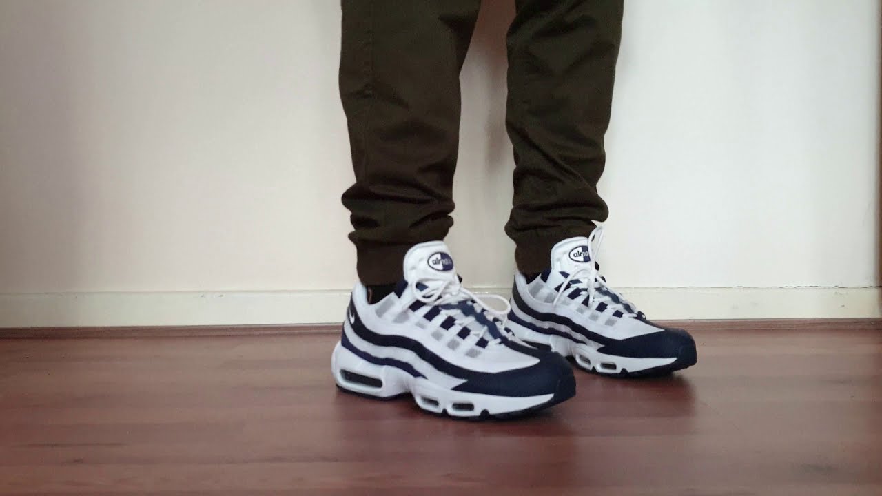 Ik zie je morgen slachtoffer Herdenkings NIKE AIR MAX 95 ESSENTIAL NAVY BLUE AND WHITE ON FOOT - YouTube