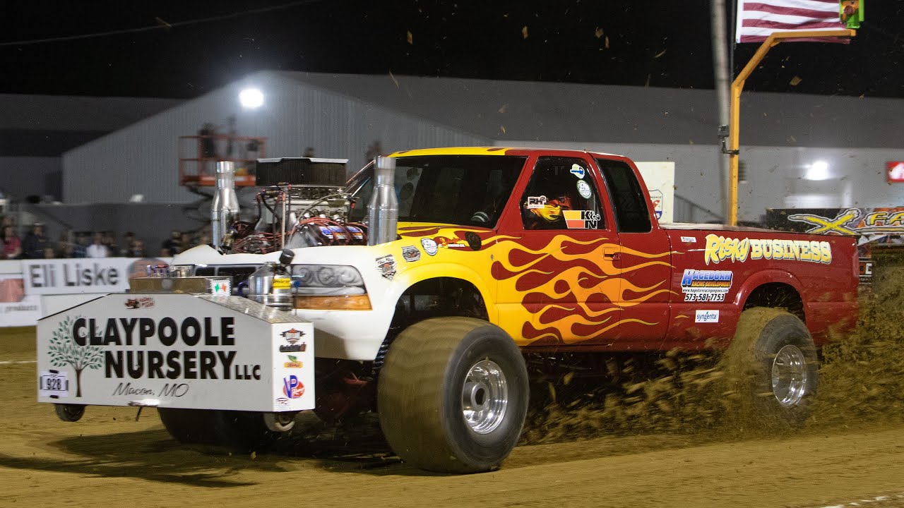 Modified 4x4 Trucks from The Pullers Championship in Nashville, IL! YouTube
