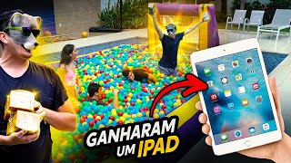 FIZEMOS A MAIOR PISCINA DE BOLINHAS!!! O VENCEDOR LEVOU UM IPAD!