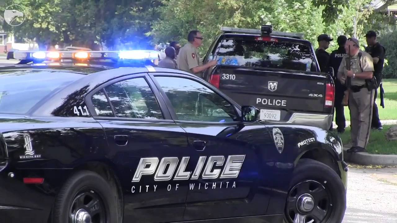Police foil robbery attempt in Riverside - YouTube