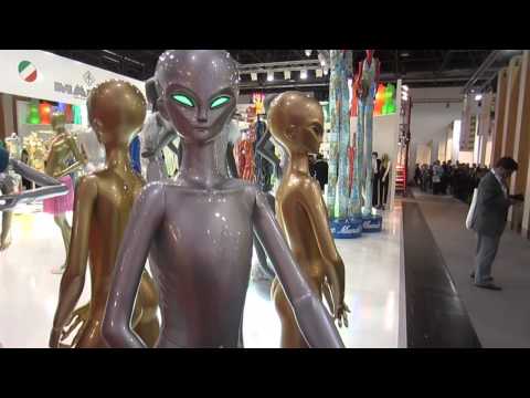 Video: Animated Mannequins: What Clothing Stores Are Suggesting Us To Be