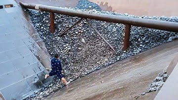 Video Of 2,500-Ton Sand Ship Unloading Phosphate Ore