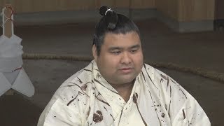 高安関「模範となる」 大関確定に笑み