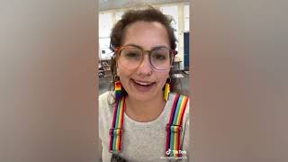 Viral :Teacher instructs students to pledge allegiance to pride flag after she removed American flag