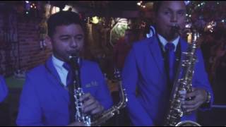 Video thumbnail of "Juan Piña - Baila Simon (En Vivo)"