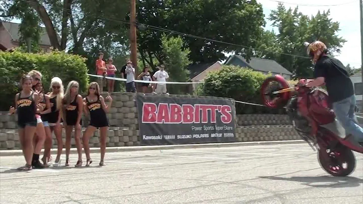 HARLEY DAVIDSON & SPORTBIKE STUNT RIDING BY DAN LA...