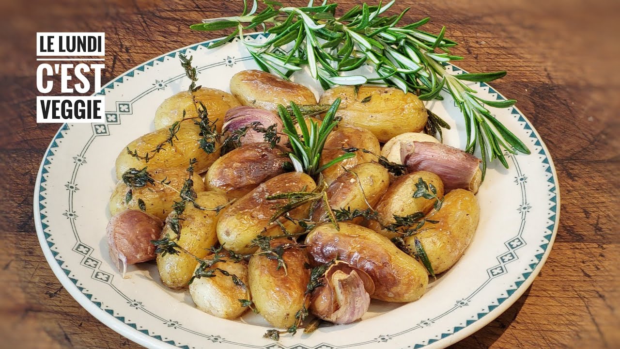 POMMES DE TERRE NOUVELLES RISSOLÉES À L'AIL, AU THYM ET AU ROMARIN