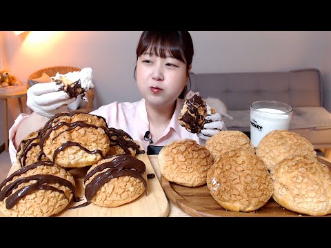 생크림 듬뿍 크림슈에 초코렛시럽 우유 먹방 Cream chou with chocolate <strong>syrup</strong> and Milk 디저트 슈보르 Mukbang Eatingsound