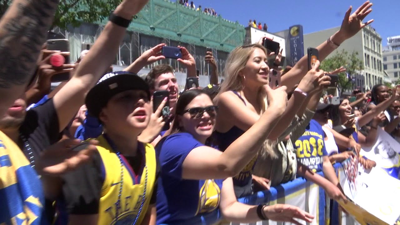 Steph Curry gets silly with Crowd fans at Warriors Parade 2018 Oakland
