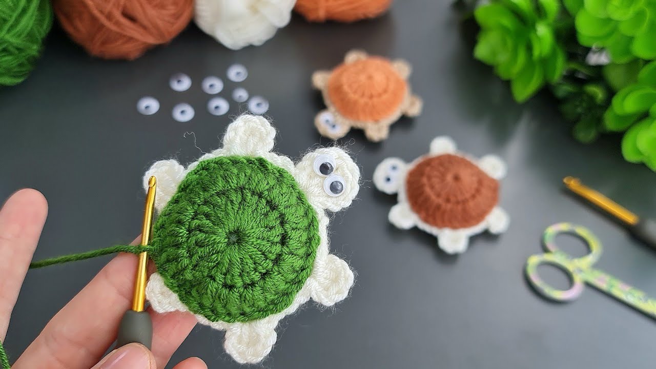 Wow!! 🐢 Super easy, very useful crochet turtle keychain. 🐢 Sell and give as a gift.