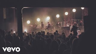 Vignette de la vidéo "Cage The Elephant - Aberdeen (Unpeeled) (Live Video)"