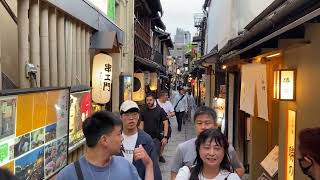 Kyoto’s Ponto-chō (先斗町) - Traditional Architecture & Shops in Hanamachi District