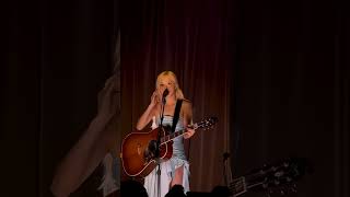 Rosé performs TTTE at the grammy museum