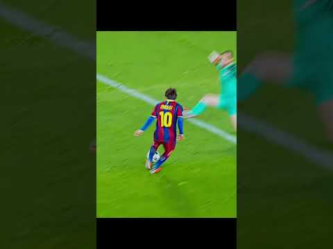 ميسي راوغ الحارس كأنه غير موجود #ميسي #football