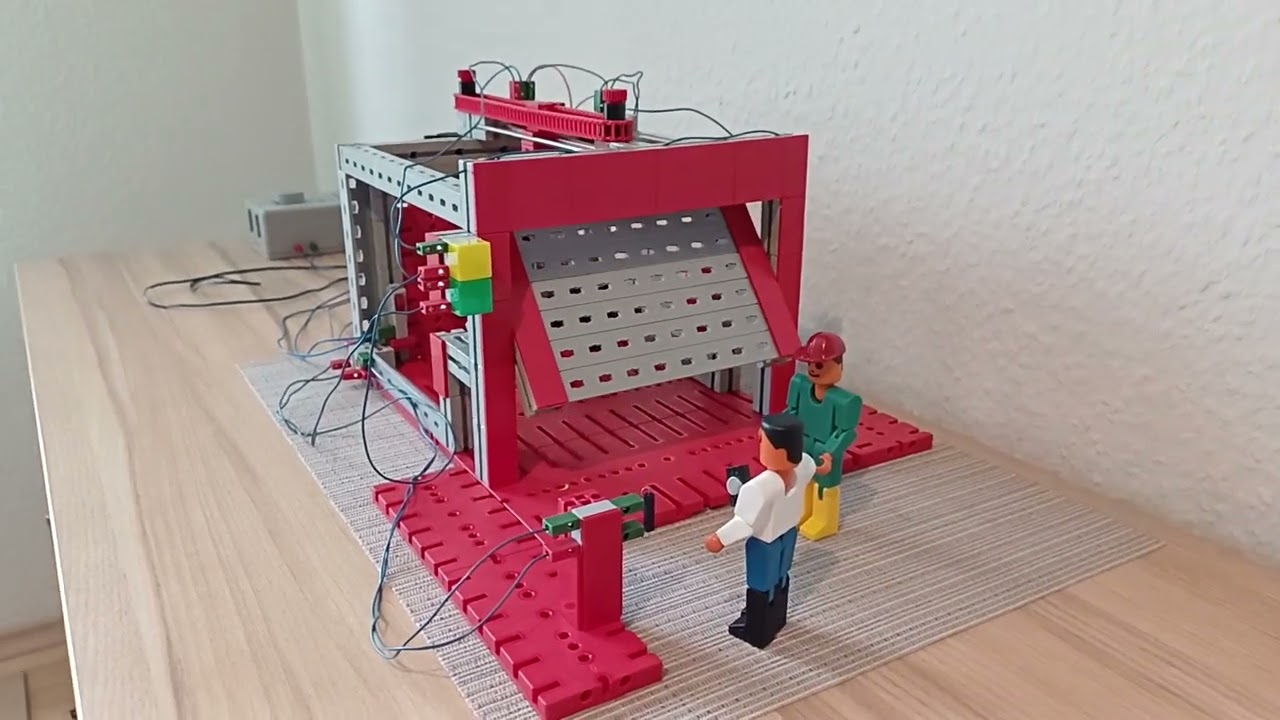 Fischertechnik Elektrisches Garagentor mit Sensor Öffnung.