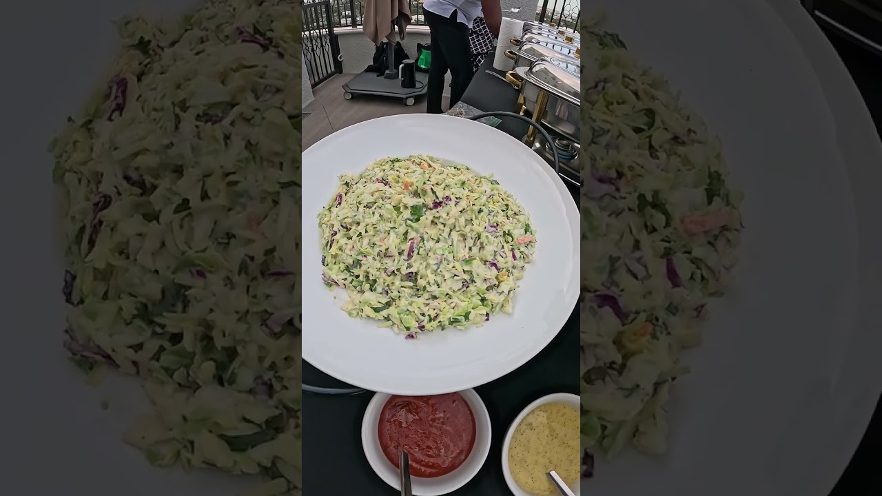 Вкуснейший салат из капусты в барбадосском стиле. Вкуснейшие блюда от Джонни и шеф-повара Барбары.