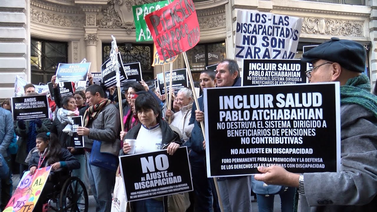 Marcha contra el ajuste en el Programa Incluir Salud - YouTube