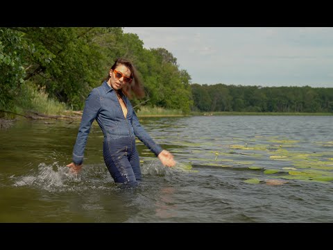 Hot wet Jeans in the Lake   (4k Video)