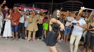 Cilgin Dondurmaci - Arkadaki Adam Kadini Cekiyo