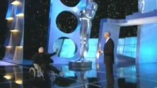 Grandes momentos del Oscar: Blake Edwards se estrella contra el escenario