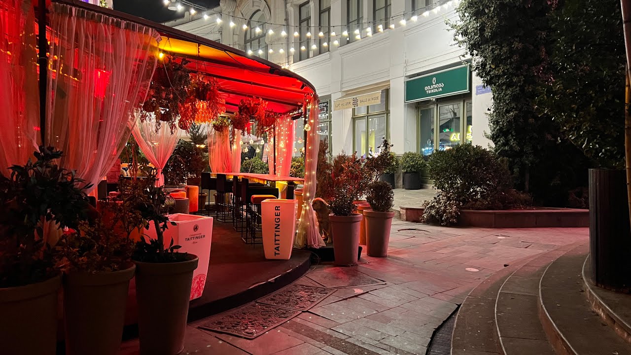 Тбилиси. Ночная жизнь в старом городе. «Бамбис риги»- «Ватный ряд»