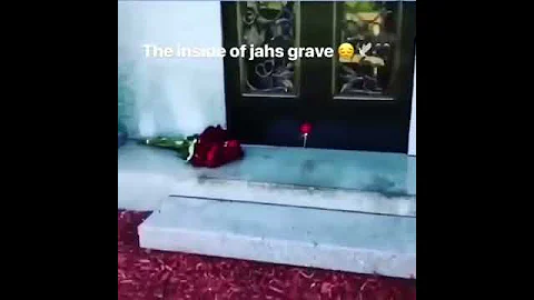 Inside XxXTentacion's Grave: Rip X🙏
