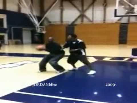 Michael Jordan 1 on 1 vs Slamball player (2009)