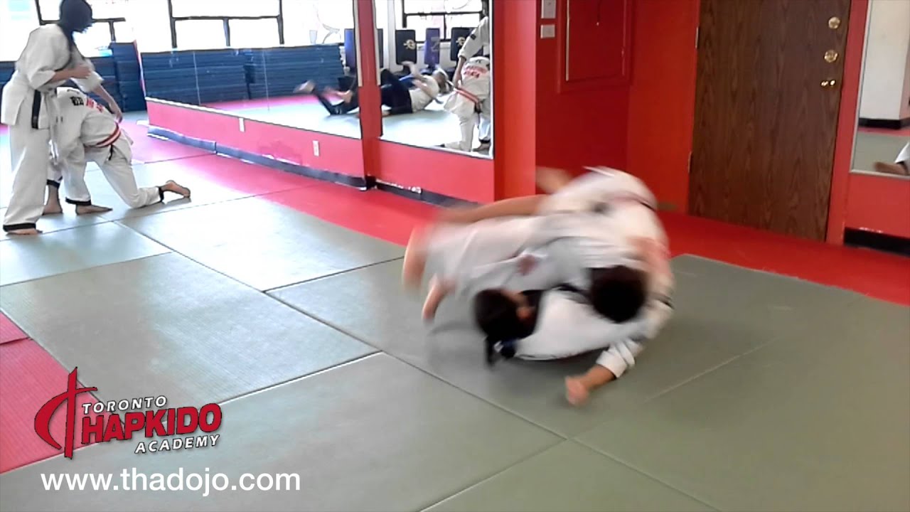 Amazing Teen Jiu-jitsu MMA Class in Toronto near Eglinton and Bayview