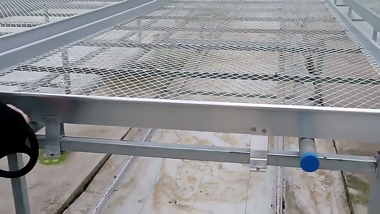 Adjustable Greenhouse Rolling Bench System