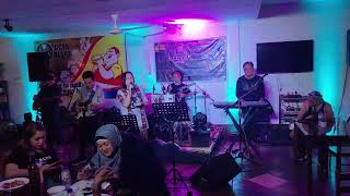 Whitney Houston - One moment in time jamming session