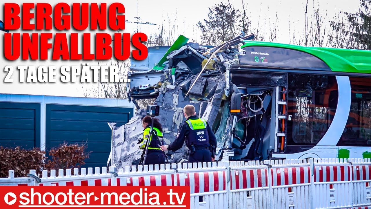🚧  Bergung des Unfallbus  🚧 | ▶️  Bergungsdienst zieht Linienbus aus Haus  ◀️ | VU-Team