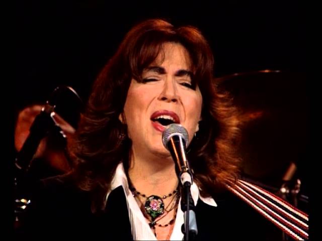 Watch QUILAPAYÚN (feat. MARIA DEL MAR BONET) - Què volen aquesta gent (Picap, 2003) @ Palau de la Música on YouTube